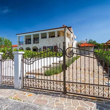 Dubravka Holiday home Mofardini